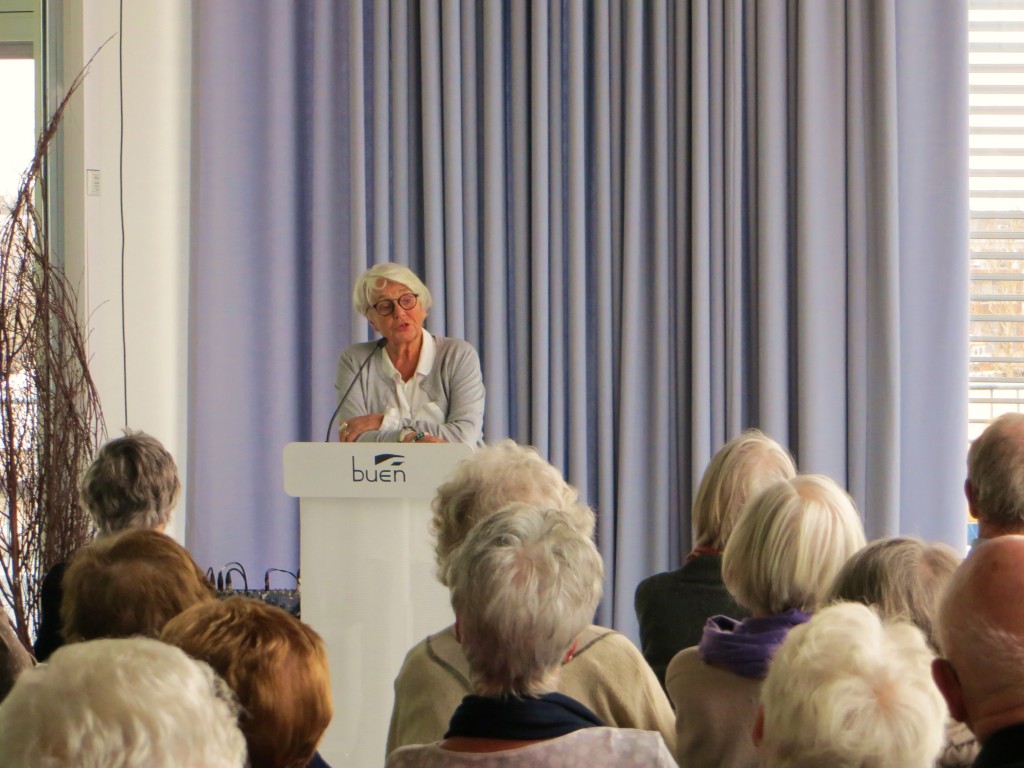 Ingeborg Moræus Hanssen under foredraget i Elvesalen 18.mars. (Foto:Senioruniversitetet)