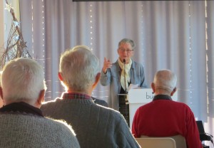 Senioruniversitetets leder Aud Helland-Olsen i Elvesalen